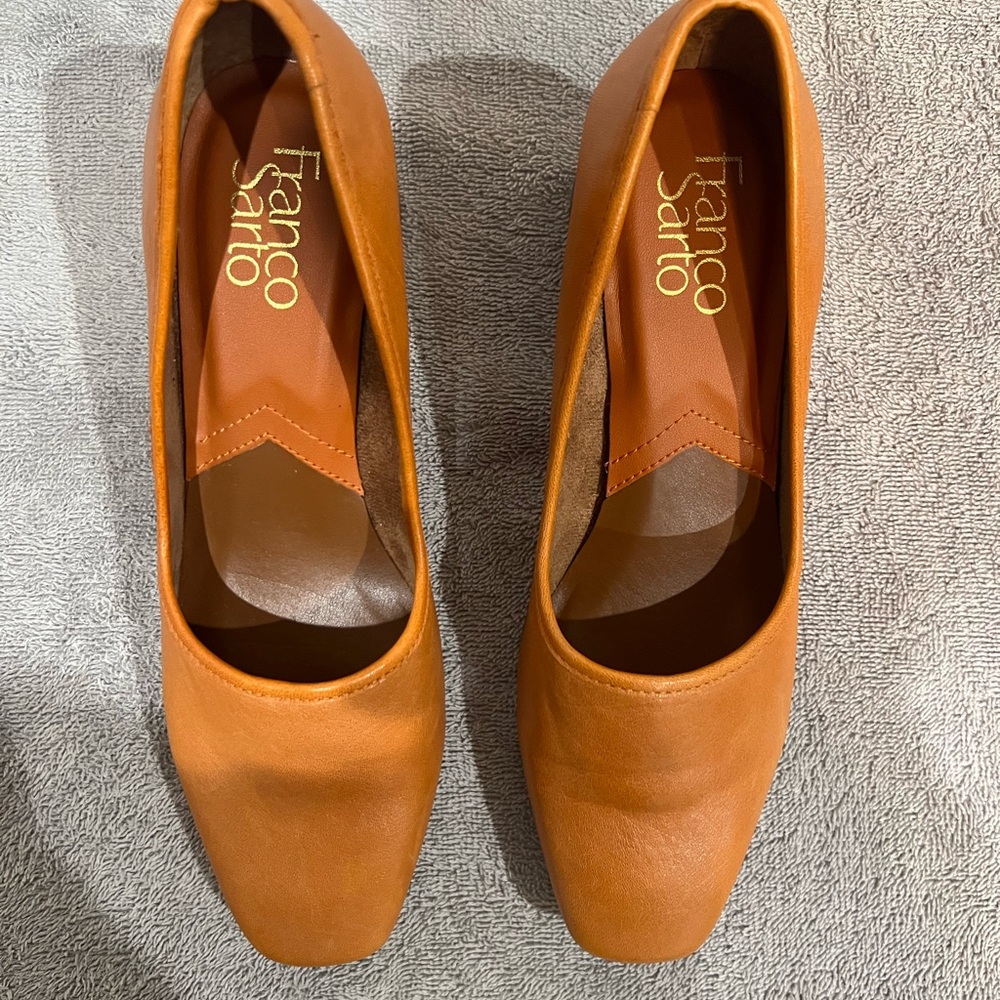 Leather Block Heel Pumps| Franco Sarto | Brown | Classic Work Shoe - Picture 2 of 5